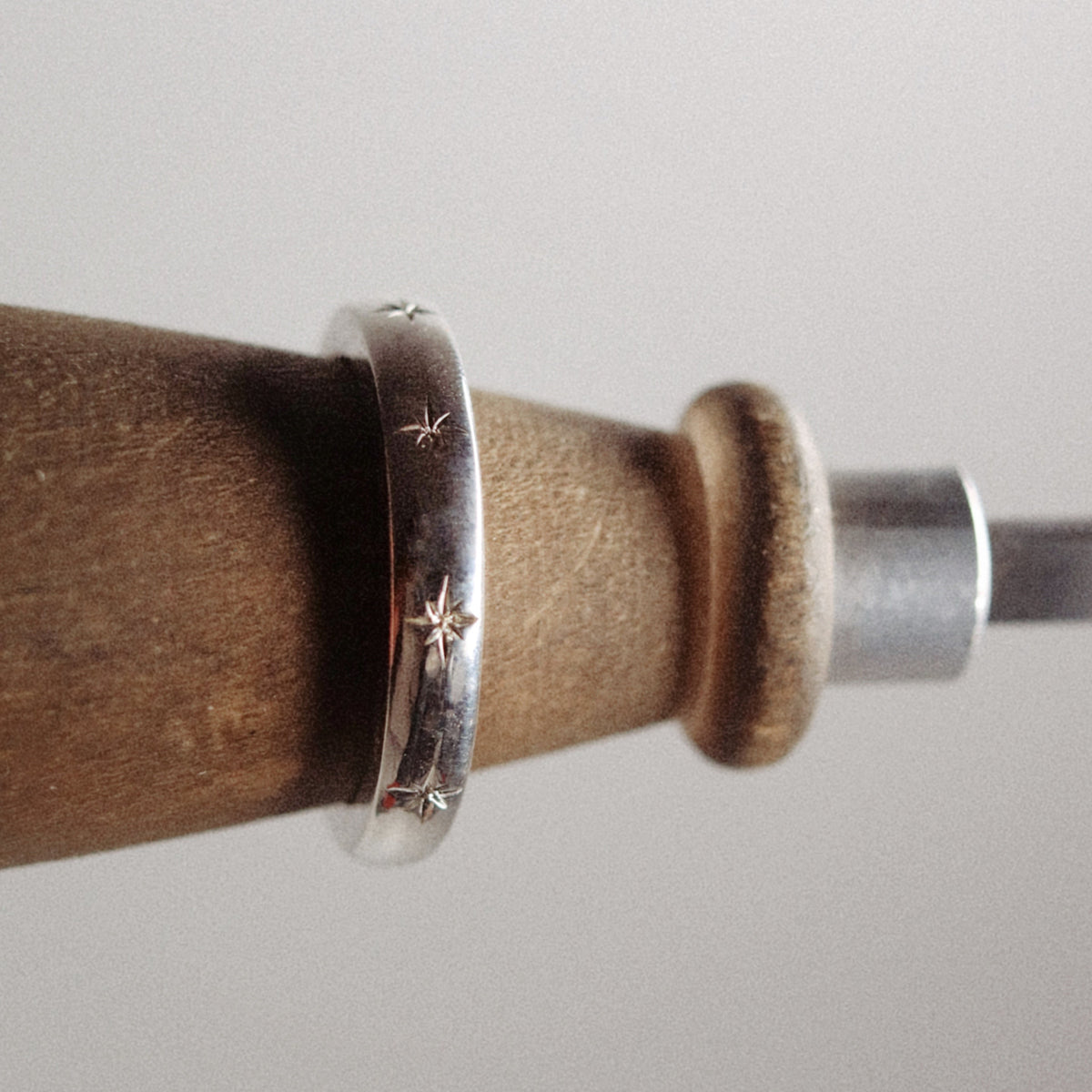 Anillo banda Josephine de plata