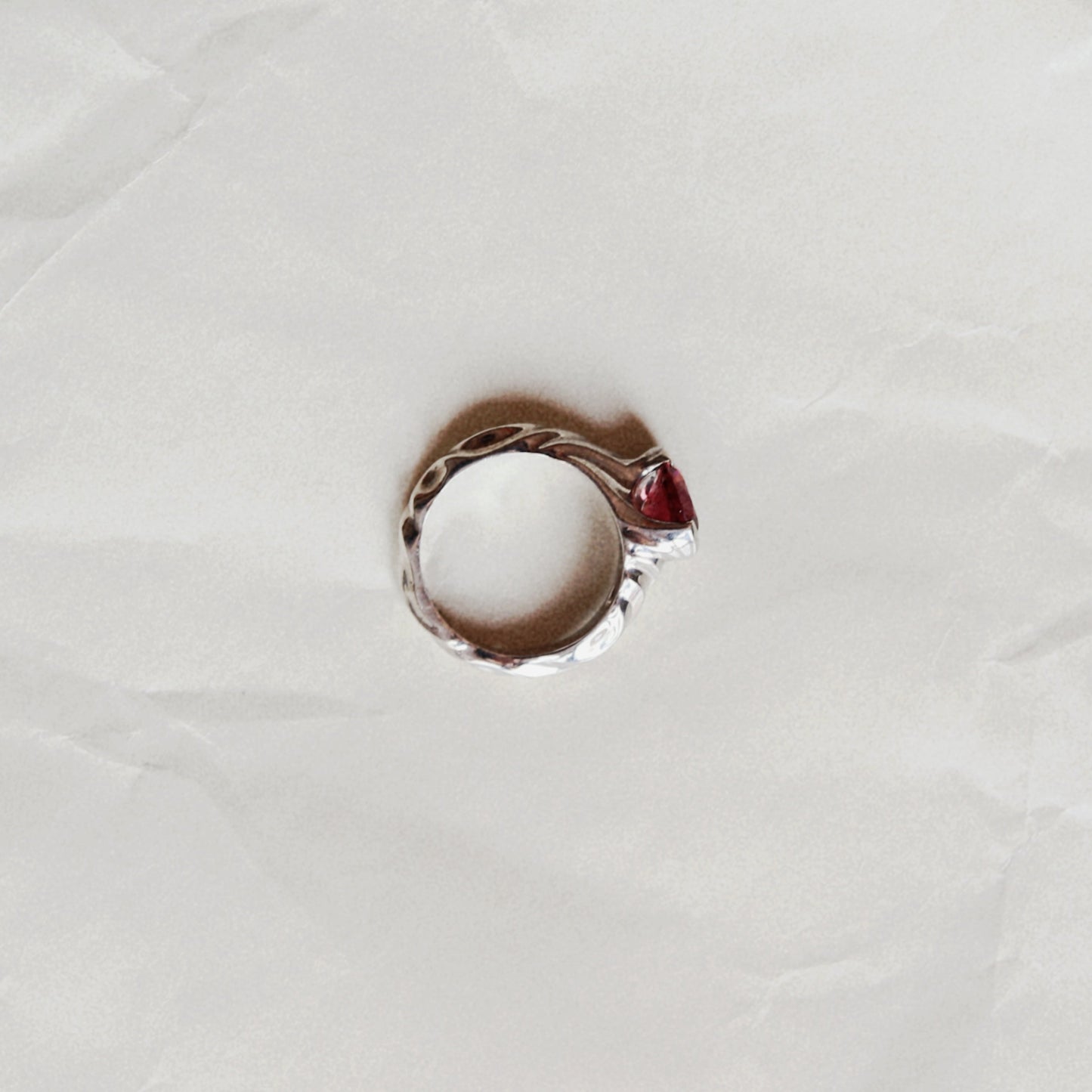 Anillo Swirl con turmalina color melocotón