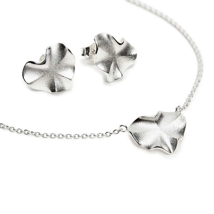 Collar de plata con corazón de Hauru