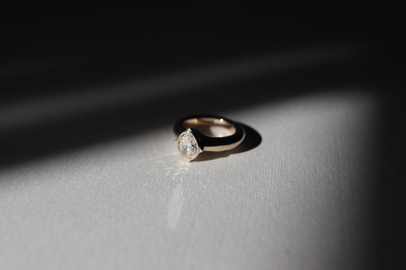 Selección de la piedra de compromiso para un anillo personalizado