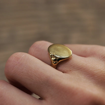 Gold ring on a finger with a blurred background
