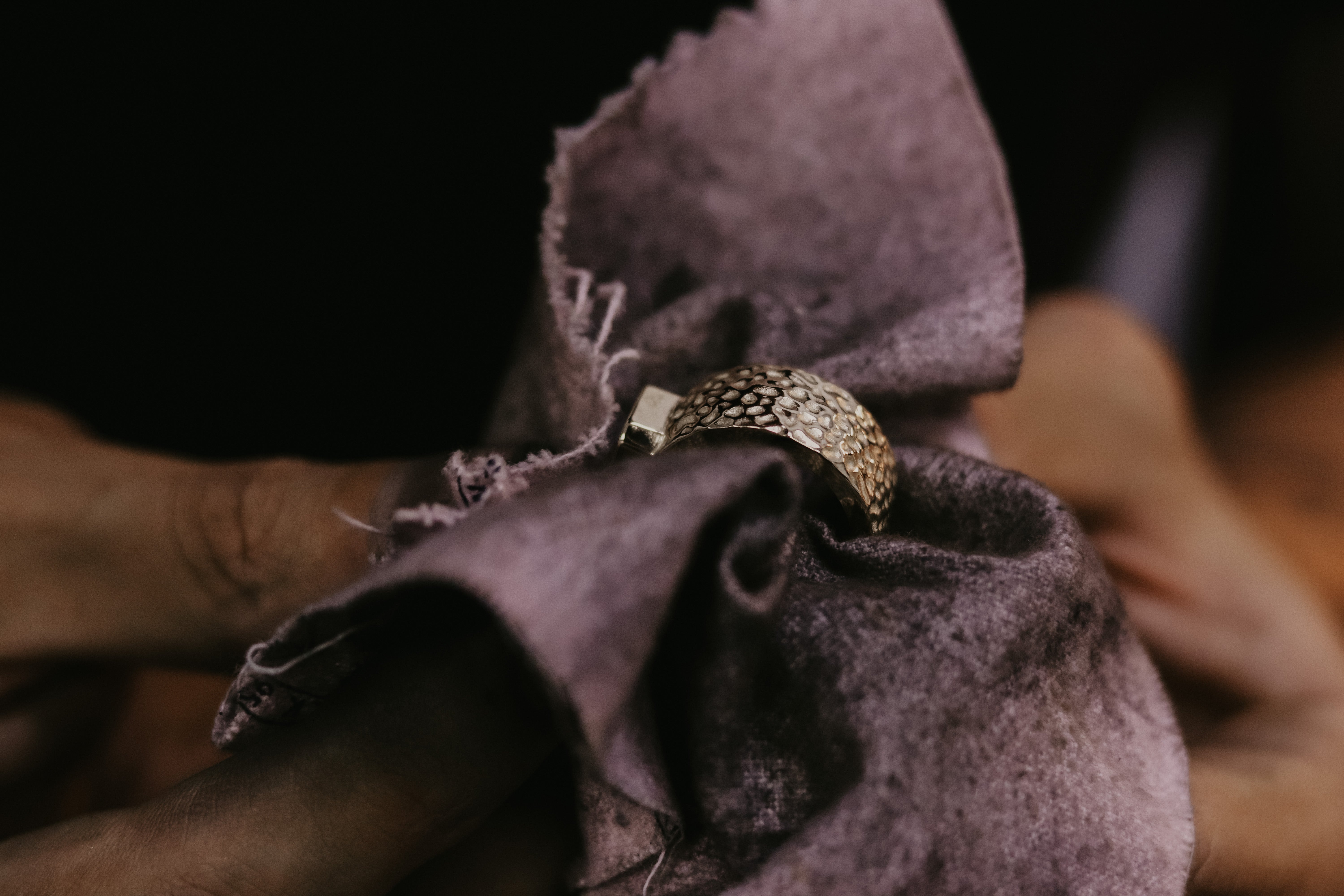 Jewelry cleaning and care at the Dune Workshop atelier